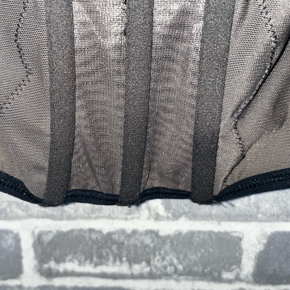 [SOLD] Out From Under Modern Love Corset - Urban Outfitters - Picture 5 of 7